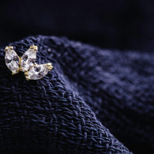 Aélia — Clou d’oreille lumineux aux pierres marquise